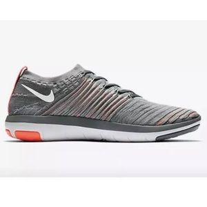 Nike Womens 7.5 free flyknit athletic shoe gray